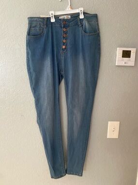 High-Rise Skinny Jeans in Medium Blue